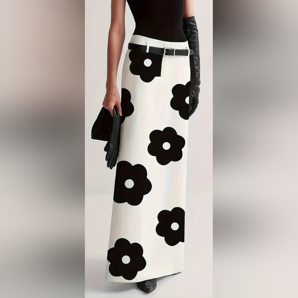 Black and White Floral Women's Skirt - Picture 3 of 11
